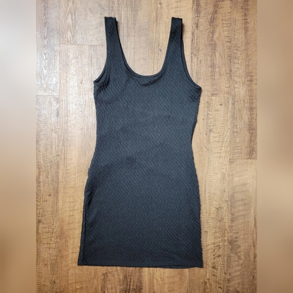 FREE W BUNDLE G21 textured dress - Picture 10 of 10